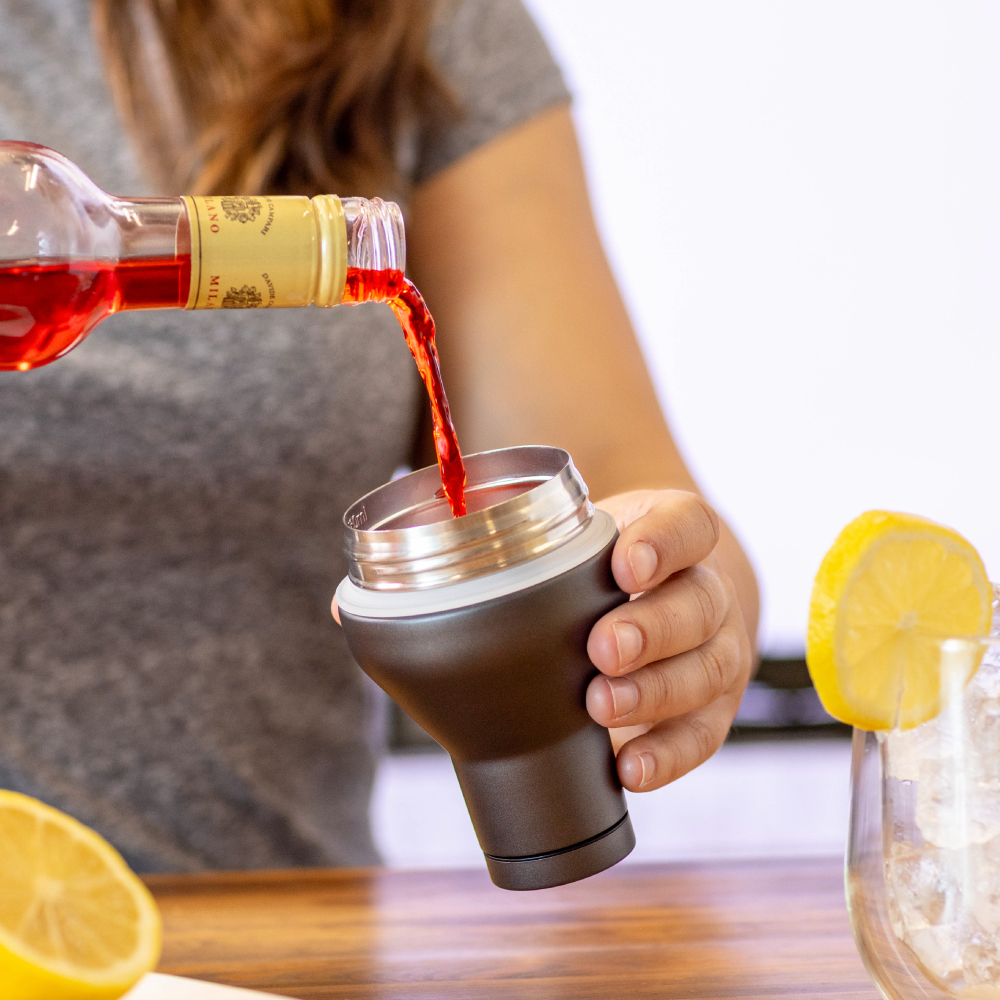 cocktail-shaker-lid-v6 Cocktail_Shaker_lifestyle_2_b714e13d-dd84-4844-956f-11cddc294041.png