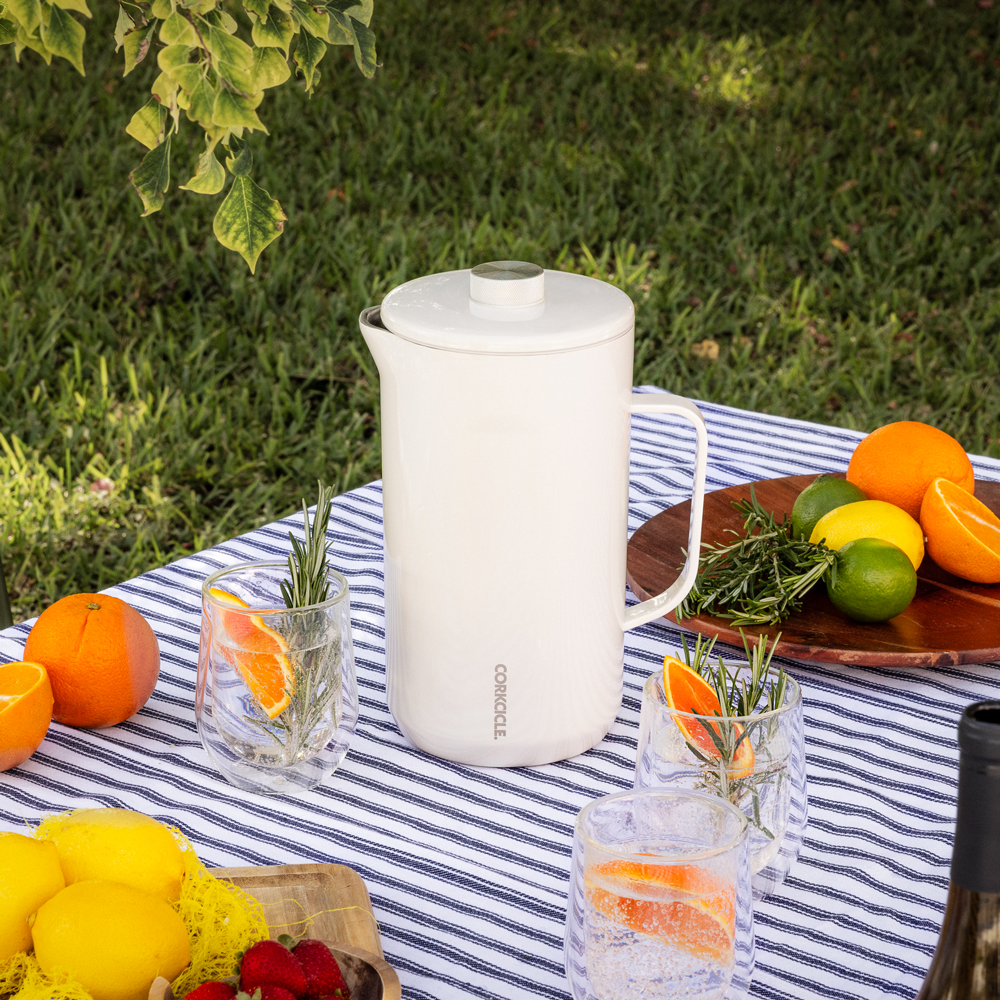 pitcher-i0 OatmilkPitcher_Lifestyle.png